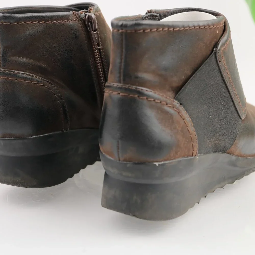 Clarks‎ Womens Caddell Rush Boots Size 7.5 Brown Leather Low Wedge Comfy Booties